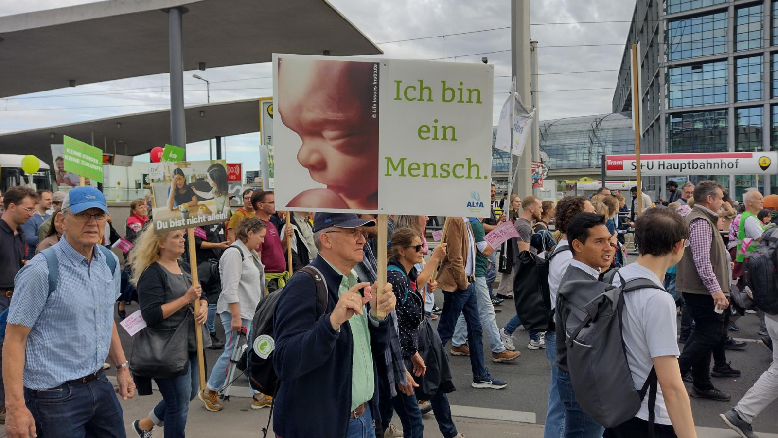 Berlin March for Life 2026 passes Berlin Main Station